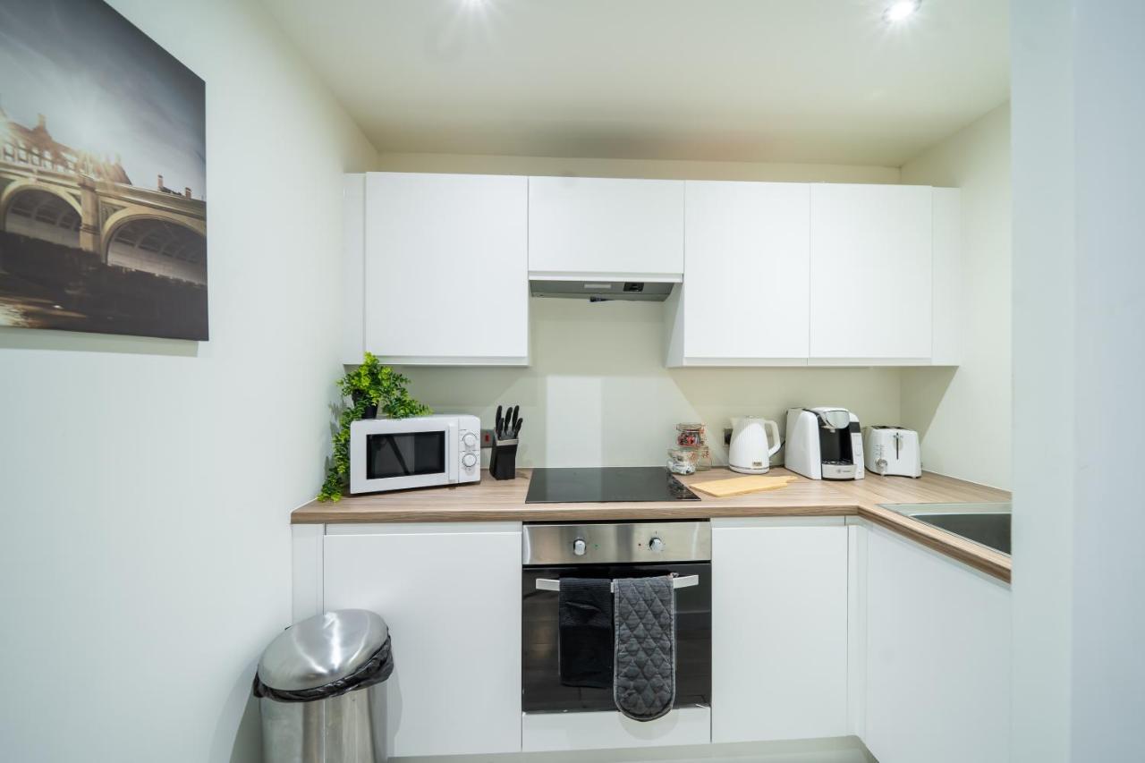 Bv Spacious 1-Bedroom Apartment Close To Town Center - Sleeps 6 Брадфорд Экстерьер фото